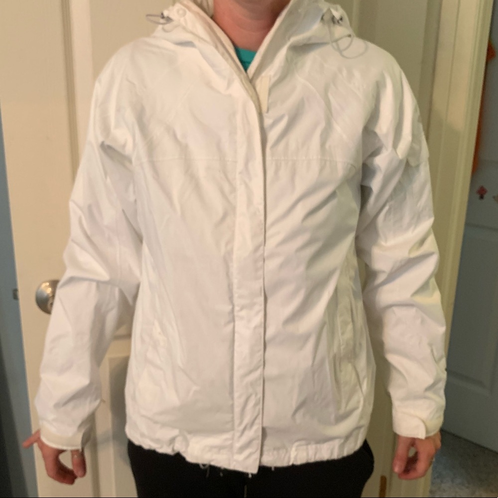 Columbia white outer shell jacket w/hood